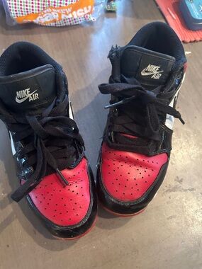 Kids' Black & Red football cleats Jordan